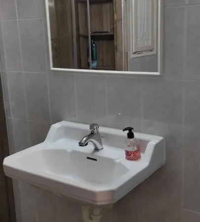 Homestay Romani - Casa Compartida Con Propietario - Bano Compartido L'Escala